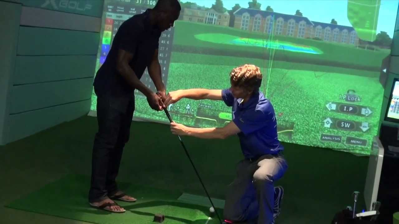 Melbourne Victory players hit the fairways… indoors!