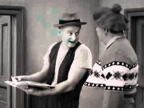 The Honeymooners  – Ralph Learns to Play Golf