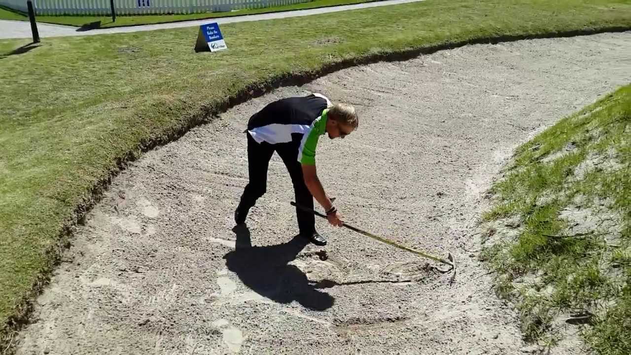 Golf Etiquette beginners guide lesson 4: Rake the bunker when you're done