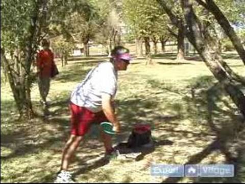 Disc Golf Strategies : Straddle Putting in Disc Golf